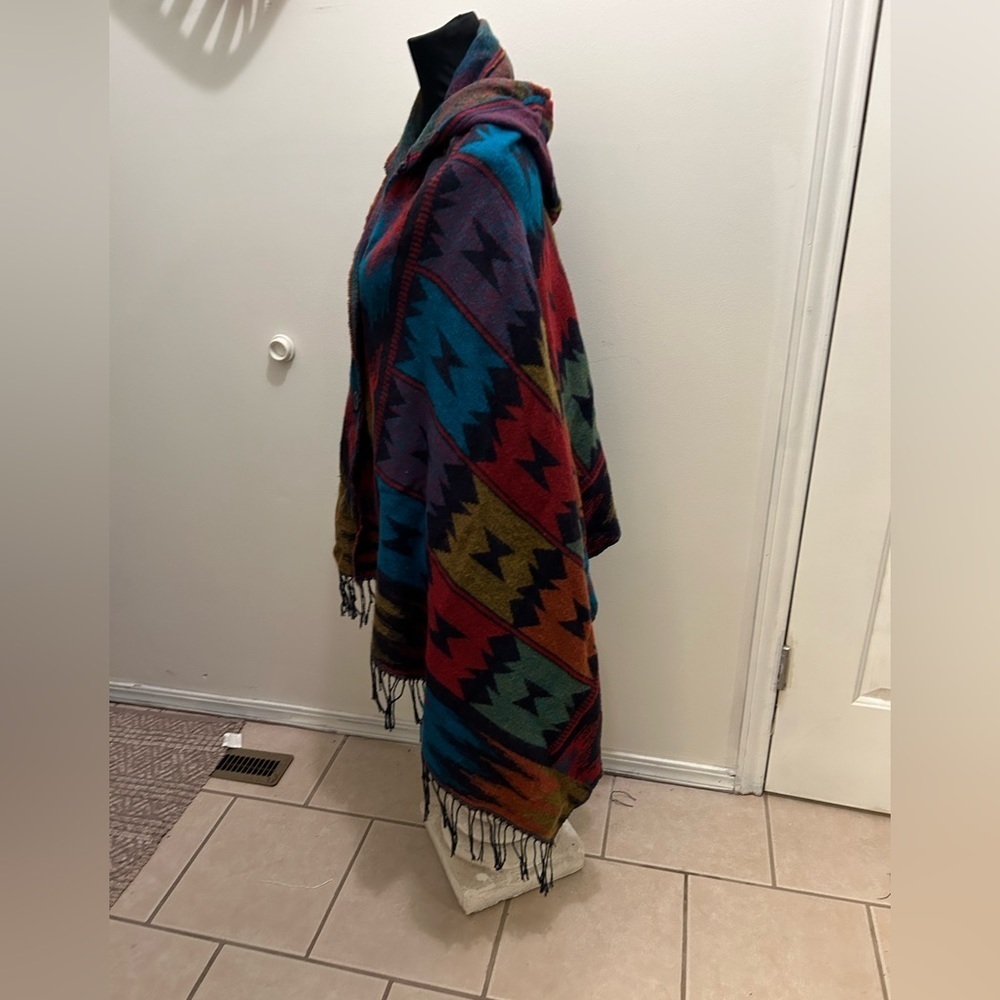 Euty Two Buttoned Southwestern Pattern Poncho tri… - image 6